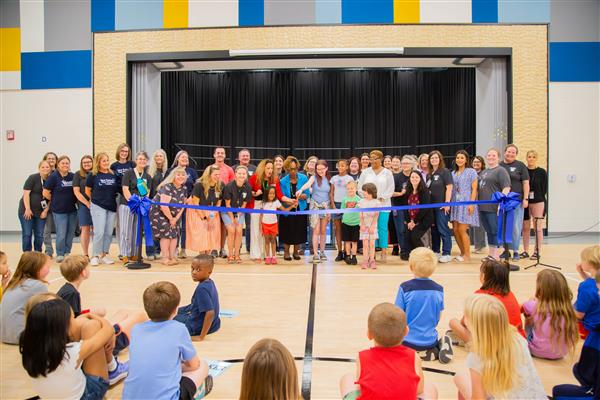  Holland ribbon cutting